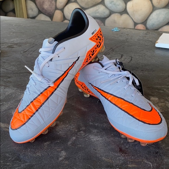 boys nike soccer shoes